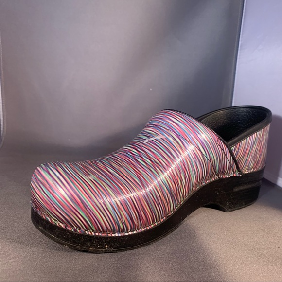 Dansko Pink and Purple Pastel Yarn Pattern Mules Comfortable Slip-On Clogs - Picture 4 of 8
